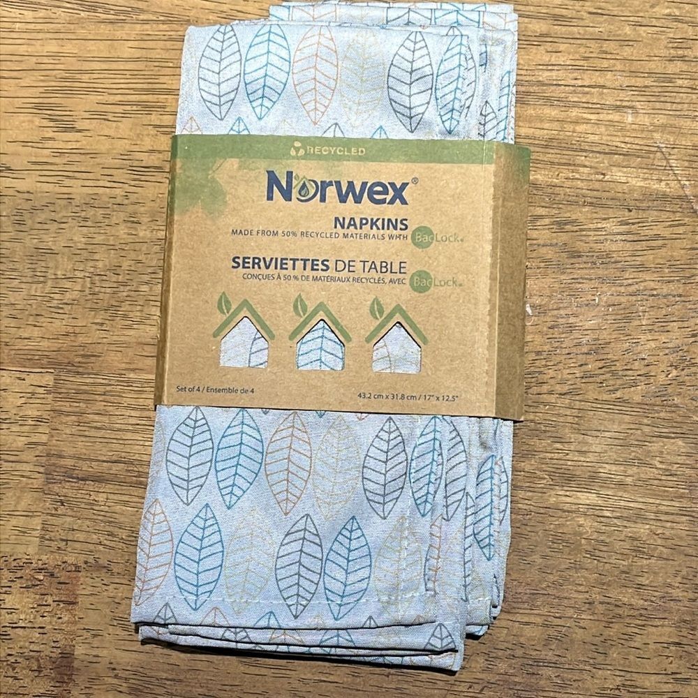 NWT Norwex Napkins Set of 4 Leaves Design‎